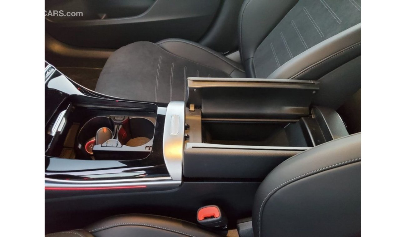 Mercedes-Benz C 200 Mercedes-Benz C200 2022 sedan AWD 1.5L petrol White  color