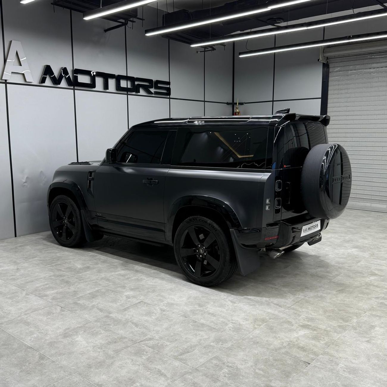 لاند روفر ديفندر 90 X P525 V8 | 5.0L Supercharged | European Specs | 3 Years Warranty & Service | Carpathian Grey