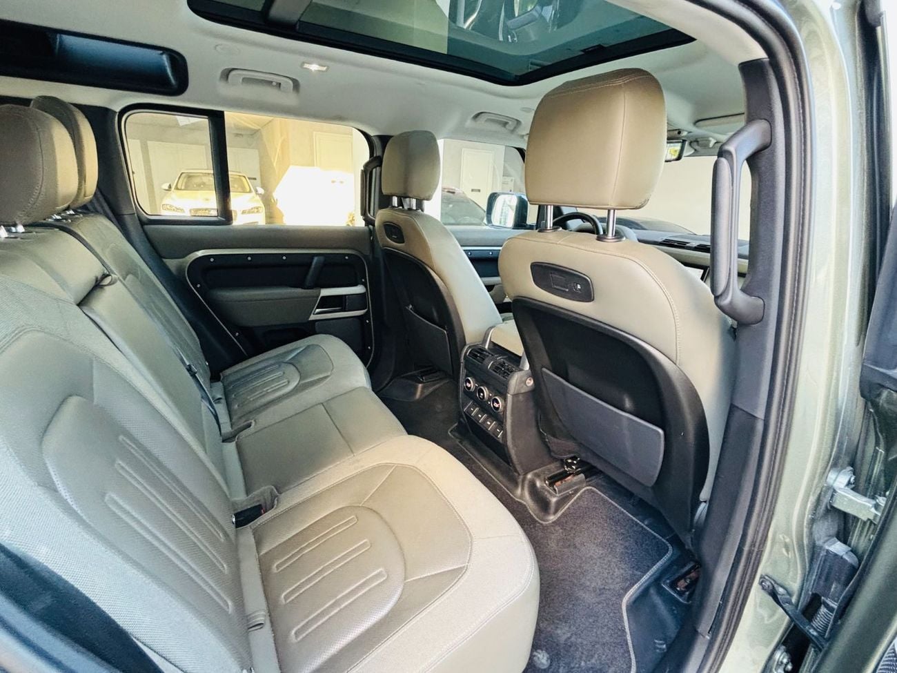 لاند روفر ديفندر P300 110 2.0L (5 Seater)
