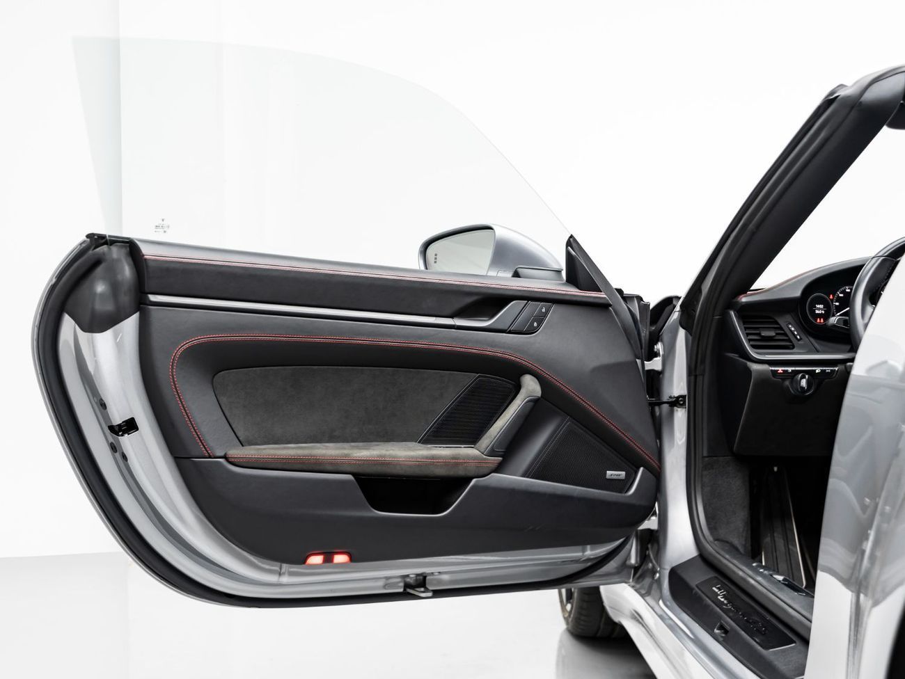 Porsche 911 Targa 4GTS 3.0L (450 HP)