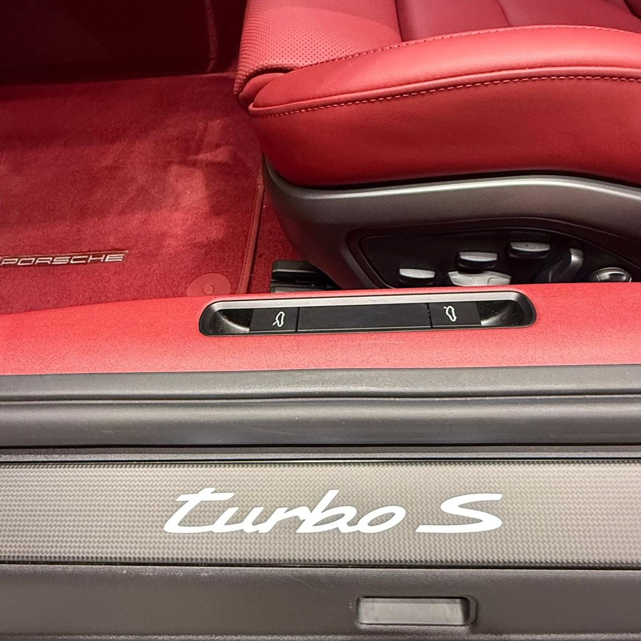 Porsche 911 TURBO S Hybrid GCC