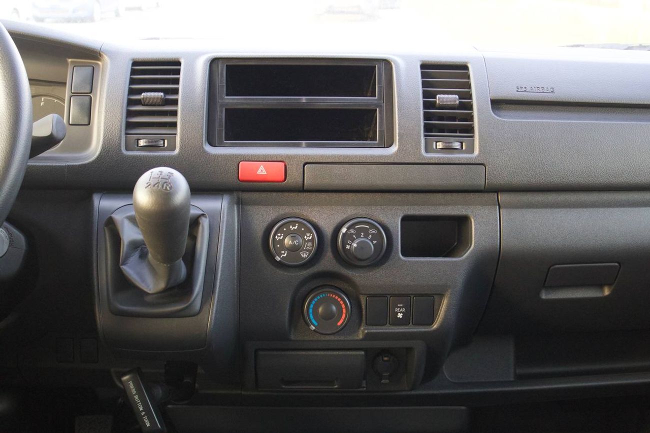 Toyota Hiace DLS - STD ROOF