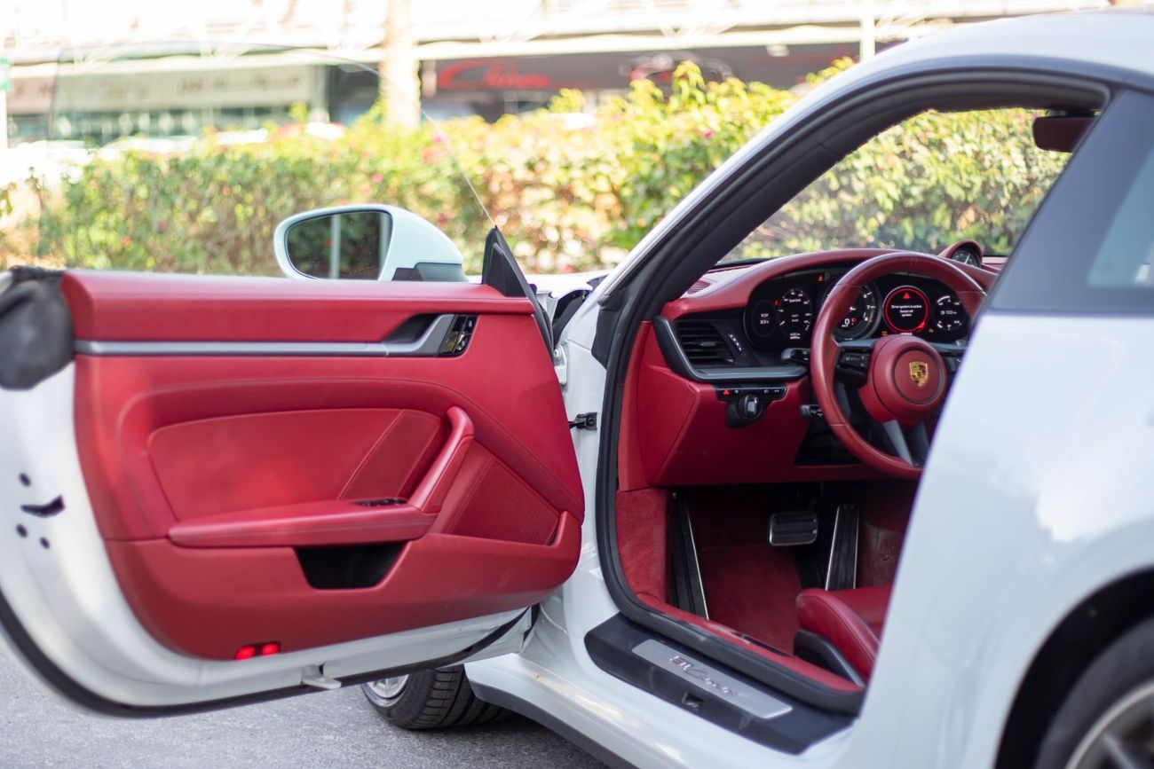 Porsche 911 Carrera 3.0L (444 HP) Coupe