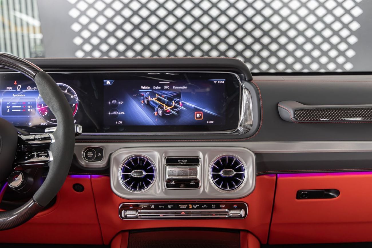 Mercedes-Benz G 63 AMG Double Night Pack|Fully Loaded|2026 Fully Cardbon Fiber |Gargash Auto Warranty PERFOMANCE PACKAGE