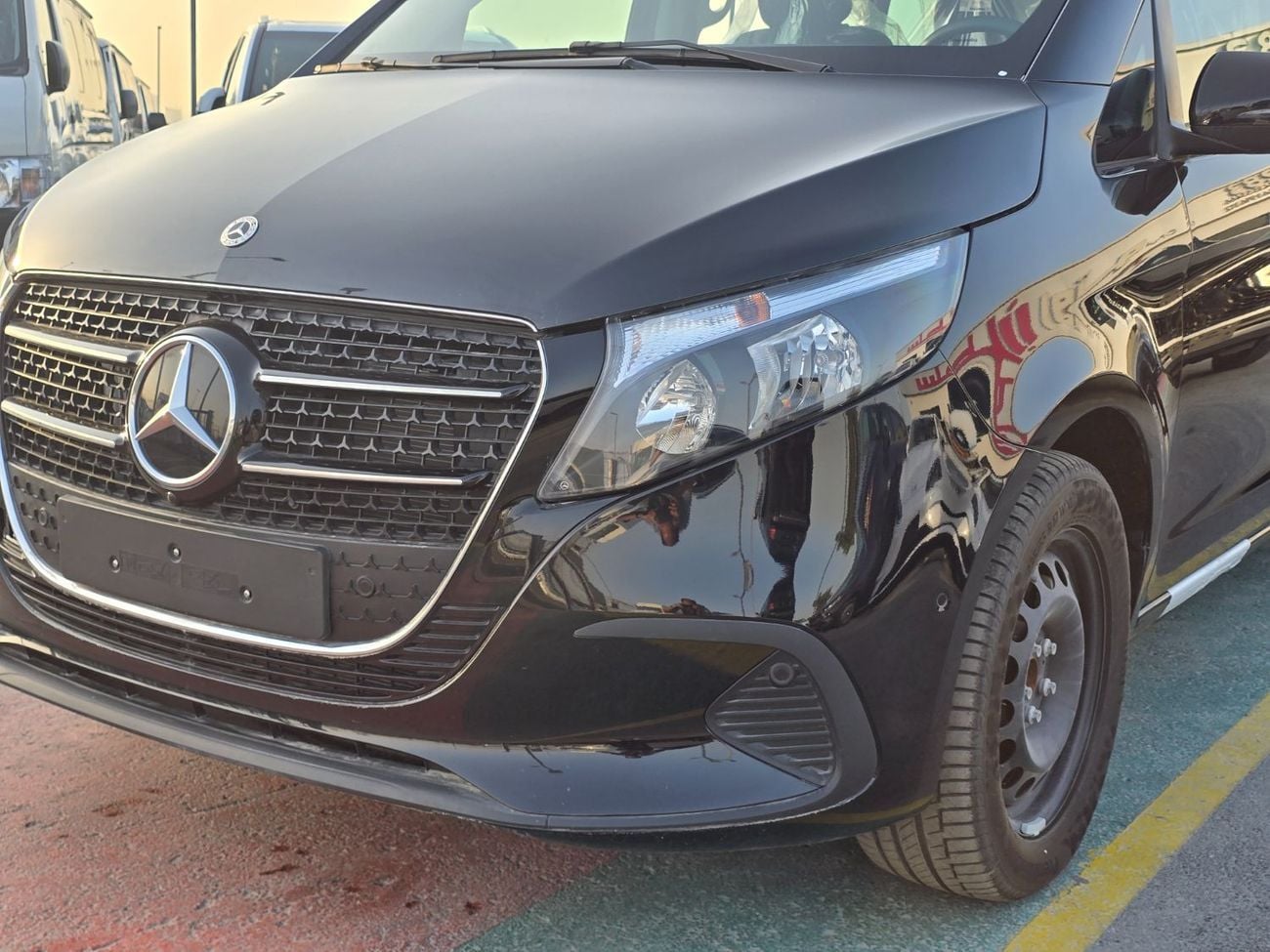 مرسيدس بنز V 300 Mercedes Benz V-Class V300 Style  2.0l Minivan 4*2 5Doors Black Color 2025 Model