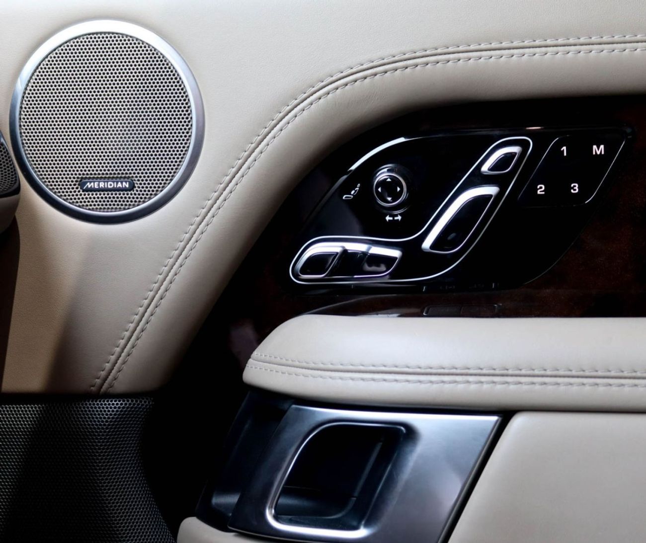 Land Rover Range Rover Vogue SE 5.0L Range Rover GCC 2018, 5.0L 8V, Vogue SE Supercharged , Original Paint, Accident-Free 4