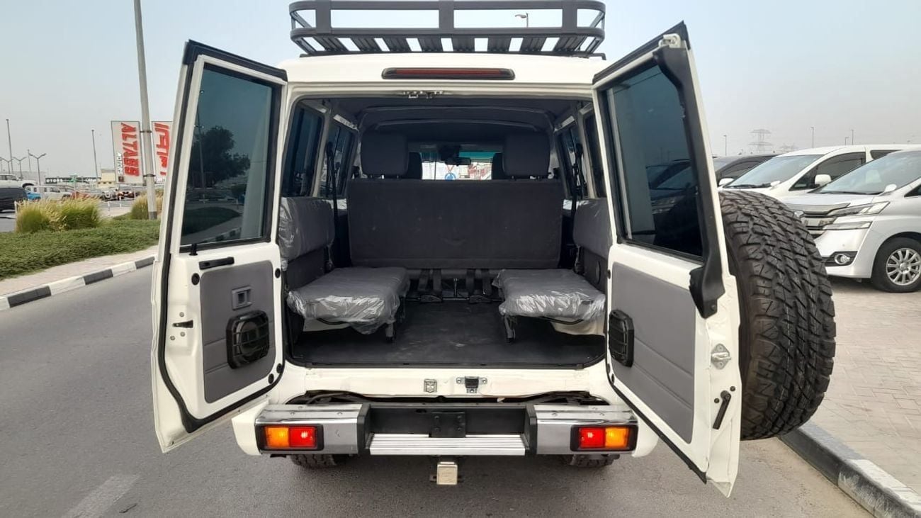 تويوتا لاند كروزر Right-Hand drive 3 door troop carrier V8 1VD diesel manual