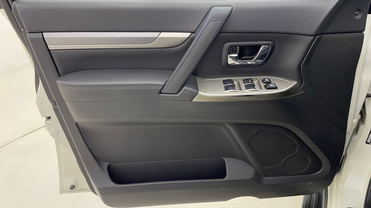 ميتسوبيشي باجيرو GLS TOP 3 | بدون دفعة مقدمة | اختبار القيادة في المنزل