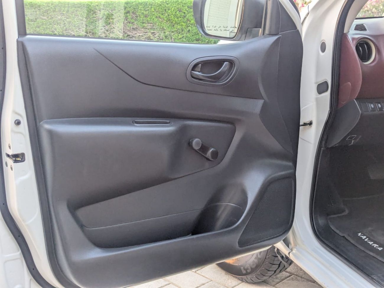 Nissan Navara Nissan navara 2022 white colour red interior automatic gear