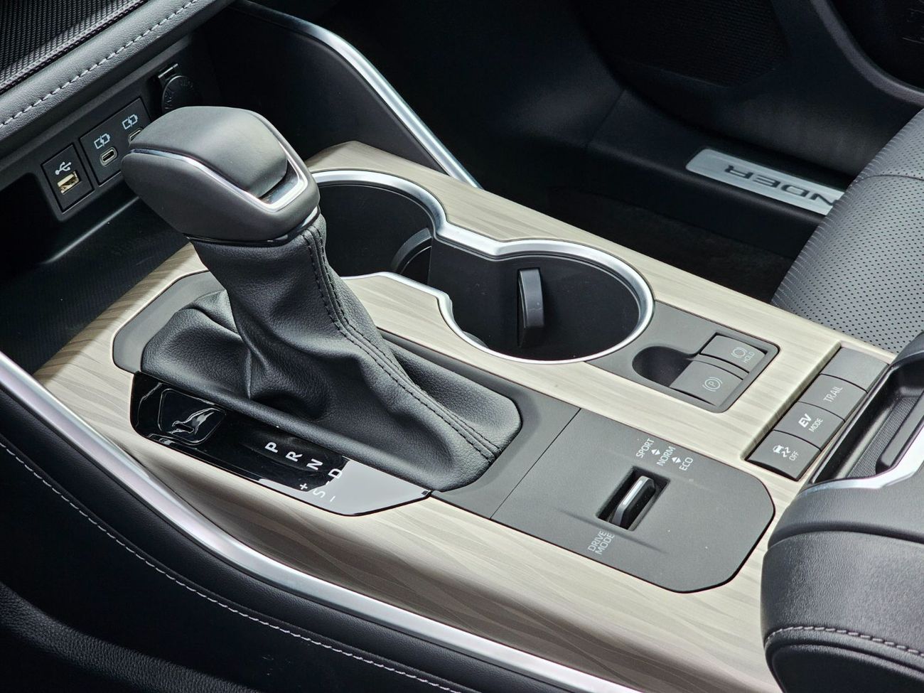 Toyota Highlander Toyota Highlander Limited 2.5L Hybrid Model 2025 Color Black