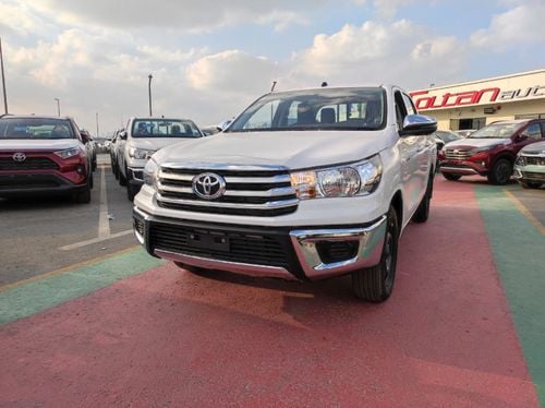 تويوتا هيلوكس Toyota Hilux SR5 Double Cabin  2.4L diesel turbo M/T  2*4 White Color 2026