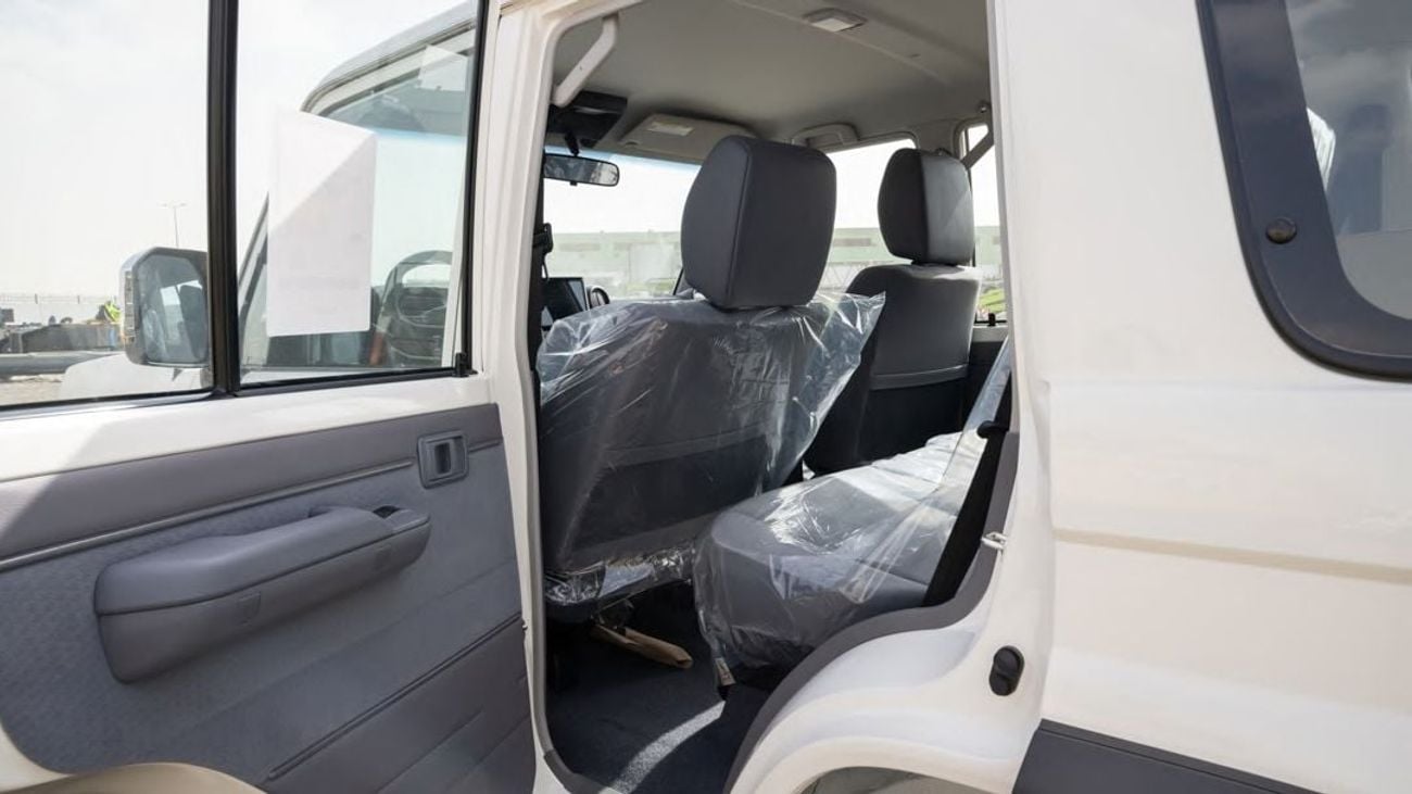 Toyota Land Cruiser 70 LC76 4.0 MT mid option 2025