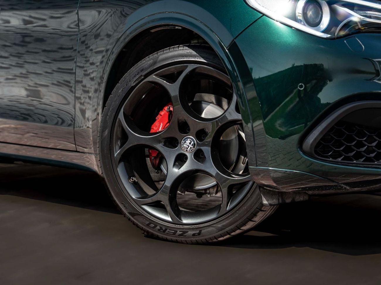 ألفا روميو ستيلفيو Veloce 2.0L