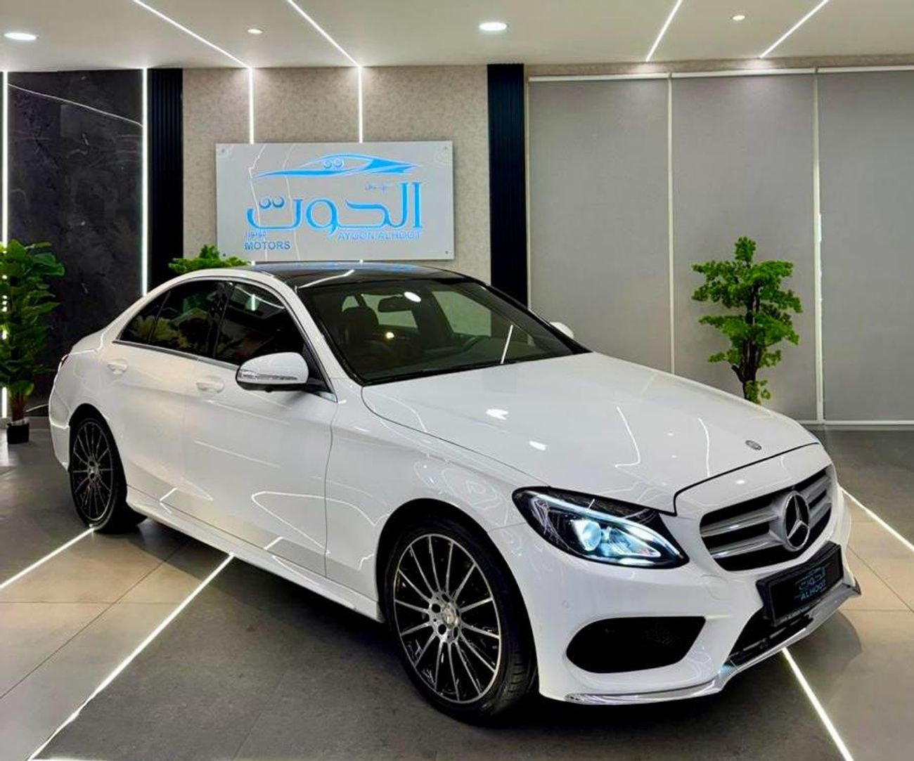 Mercedes-Benz C 200 AMG MERCEDES C200 || GCC || TOP OPTIONS || RED INTERIOR || FREE ACCIDENTS || PANORAMIC