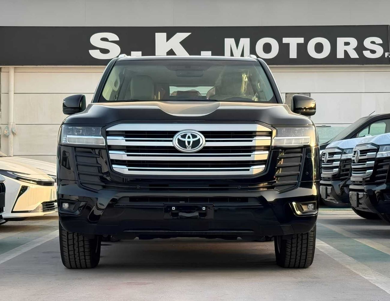 Toyota Land Cruiser GXR MID OPTION || 4.0L PETROL V6 | SUNROOF | LEATHER WITH PWR SEATS | REAR ENTERTAINMENT SCREEN (COD