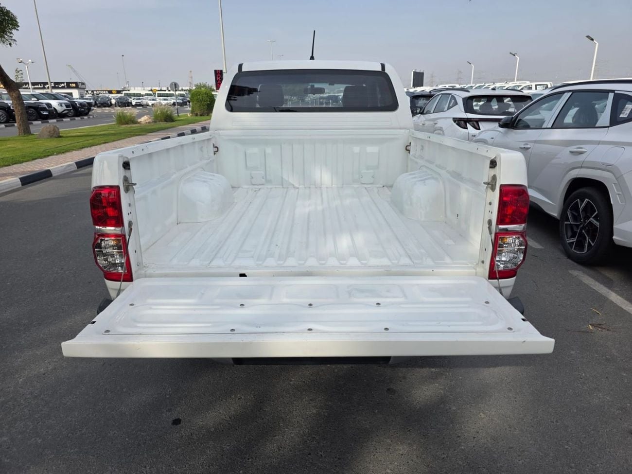 Toyota Hilux DLX Diesel Engine ,Smart Cab Hilux Manual Gear Right Hand Drive  ,ONLY FOR EXPORT AVAILABLE