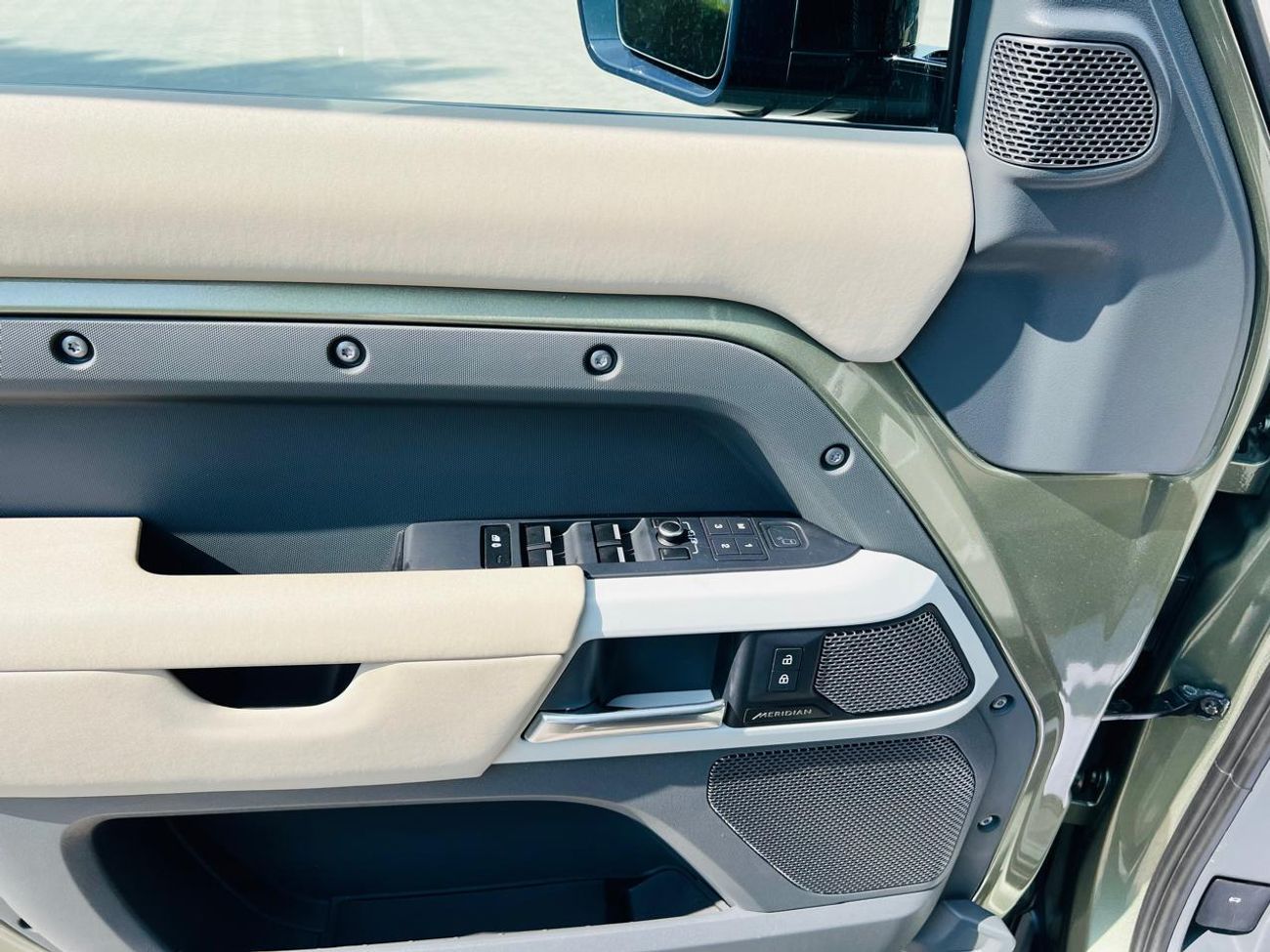 Land Rover Defender 110 SE P400 3.0L