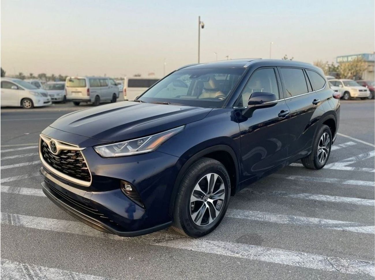 تويوتا هايلاندر 2022 Toyota Highlander XLE Full Option Inside Special Beige With Radar /