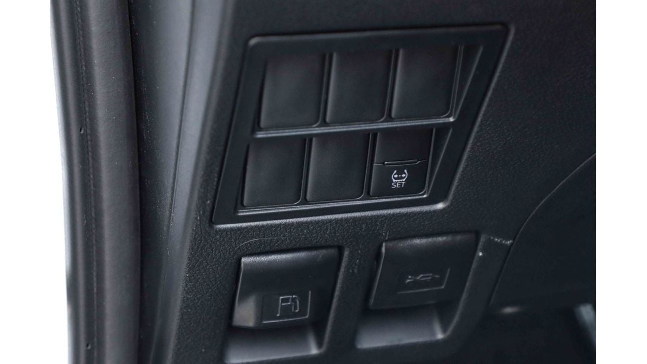 تويوتا هيلوكس تويوتا هايلكس 2024 4x4 DC 2.7 HI - أسود من الداخل أسود | تصدير فقط