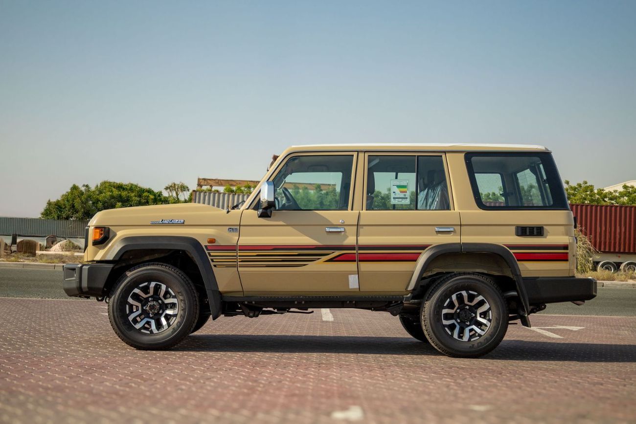 تويوتا لاند كروزر 70 2025 Toyota LC76 Hardtop 4.0L - Beige Inside Sadlle Tan | Export Only