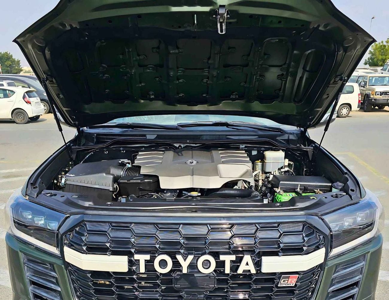 تويوتا لاند كروزر GR SPORT/V8 4.6L/2022 SHAPE/ BODY KIT/ FULL OPTION/ SPECIAL  COLOR/ EXPORT ONLY/LOT#60306