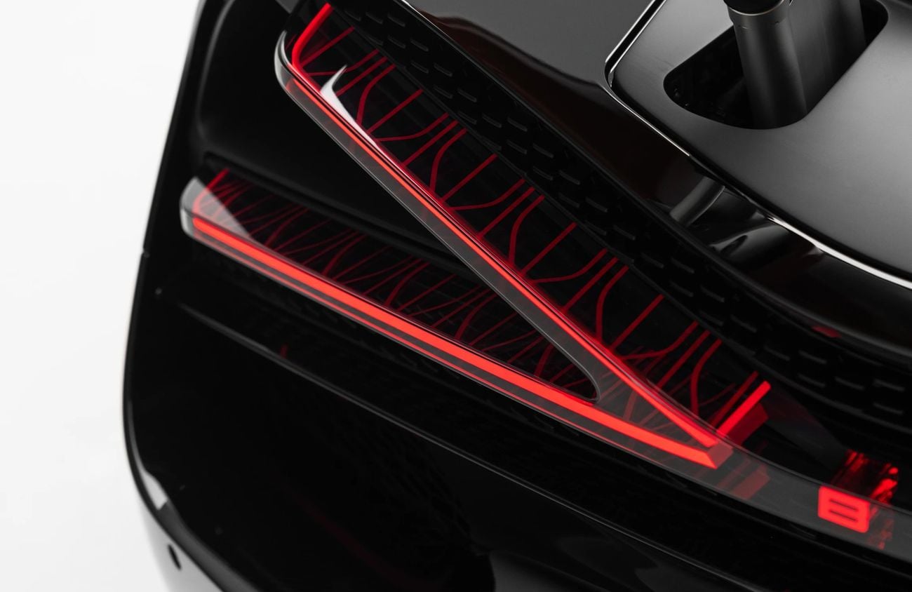بوغاتي Mistral 8.0L W16 Quad-Turbocharged Engine