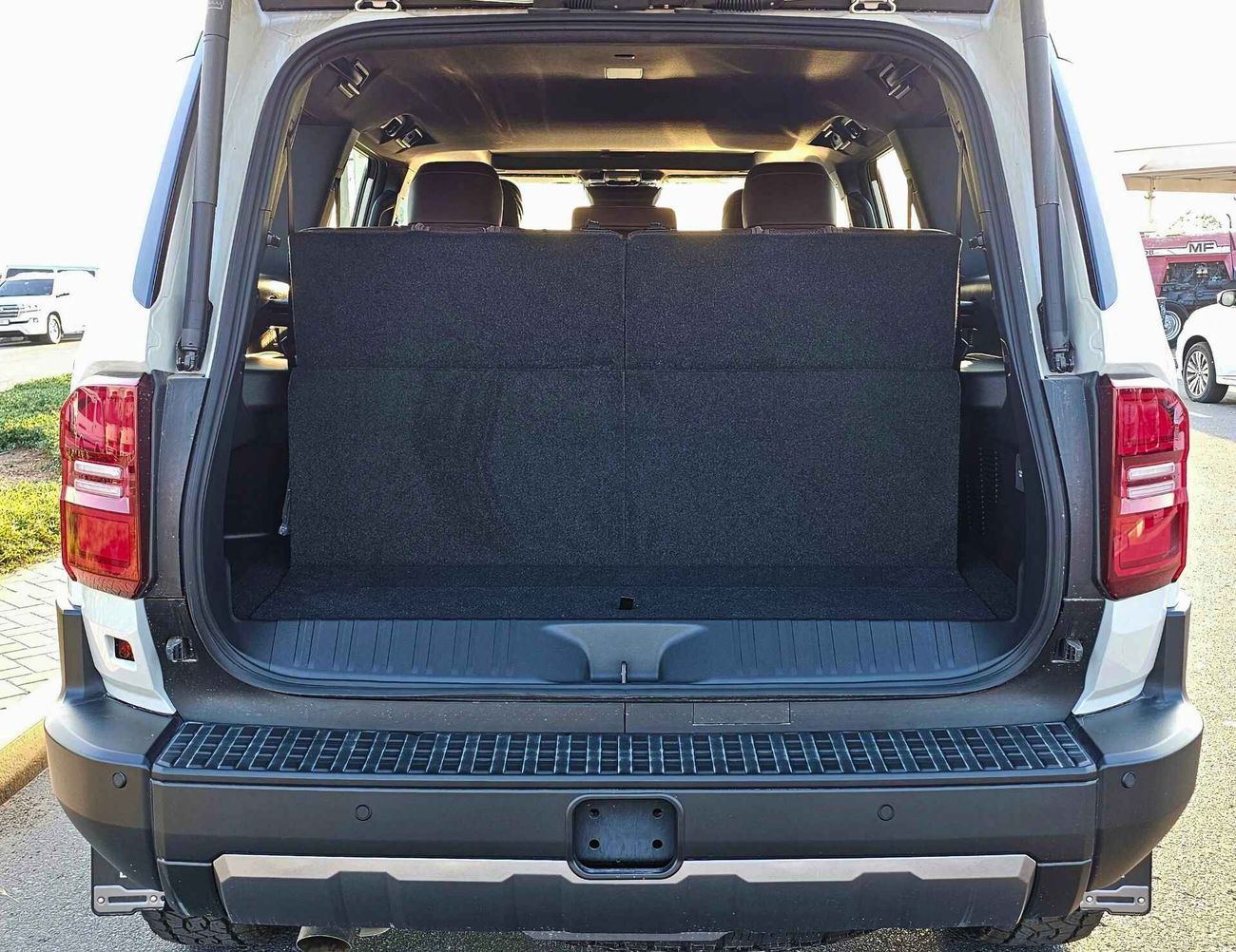 Toyota Prado LUXURY, 2.8L V4 DIESEL, POWER SEAT WITH 360*CAM / HEADUP WITH SUNROOF (CODE # 68088)