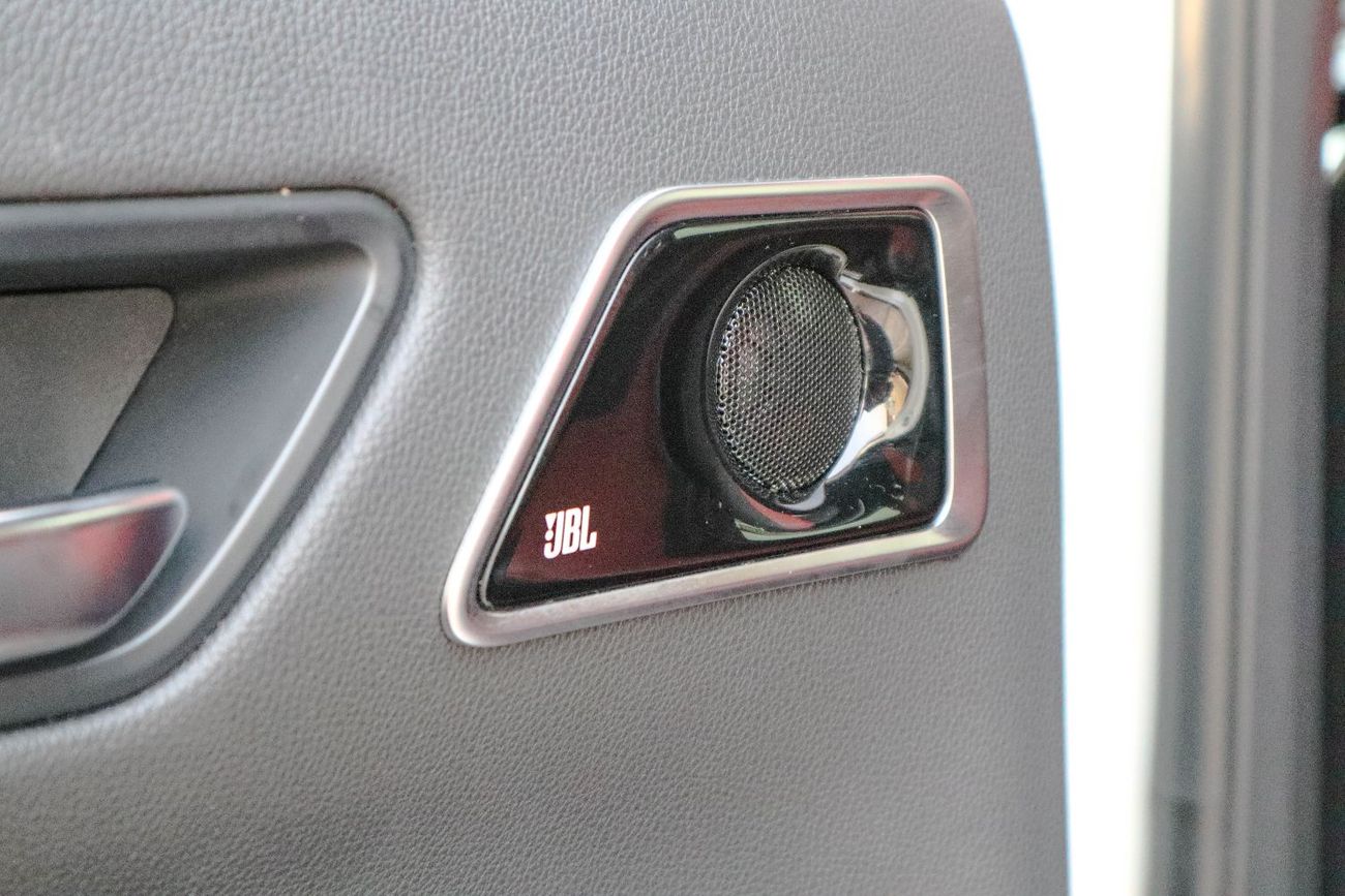 Toyota Land Cruiser VXR 3.5L 2023 Toyota Land Cruiser VXR (3.5L Twin-Turbo V6, Full Option, White Exterior, Red Interior