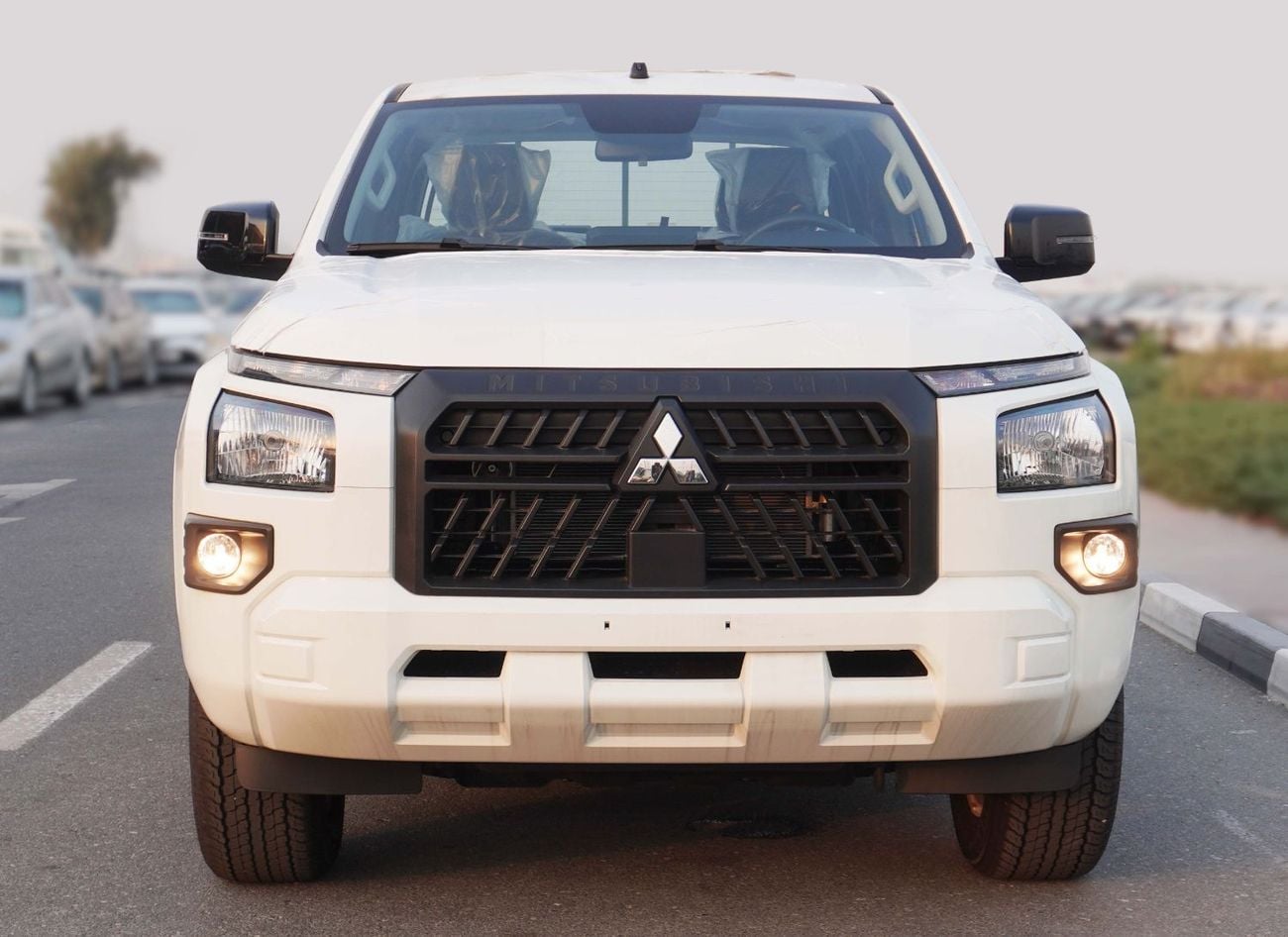 Mitsubishi L200 2027 MODEL 2.4L PETROL M/T DOUBLE CAB (18" ALLOY WHEELS, WITH DIGITAL AC)