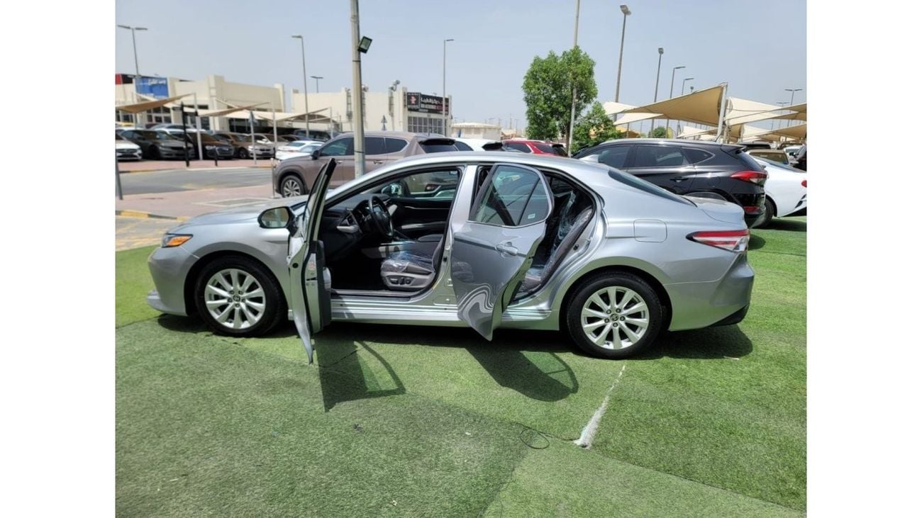 تويوتا كامري LE