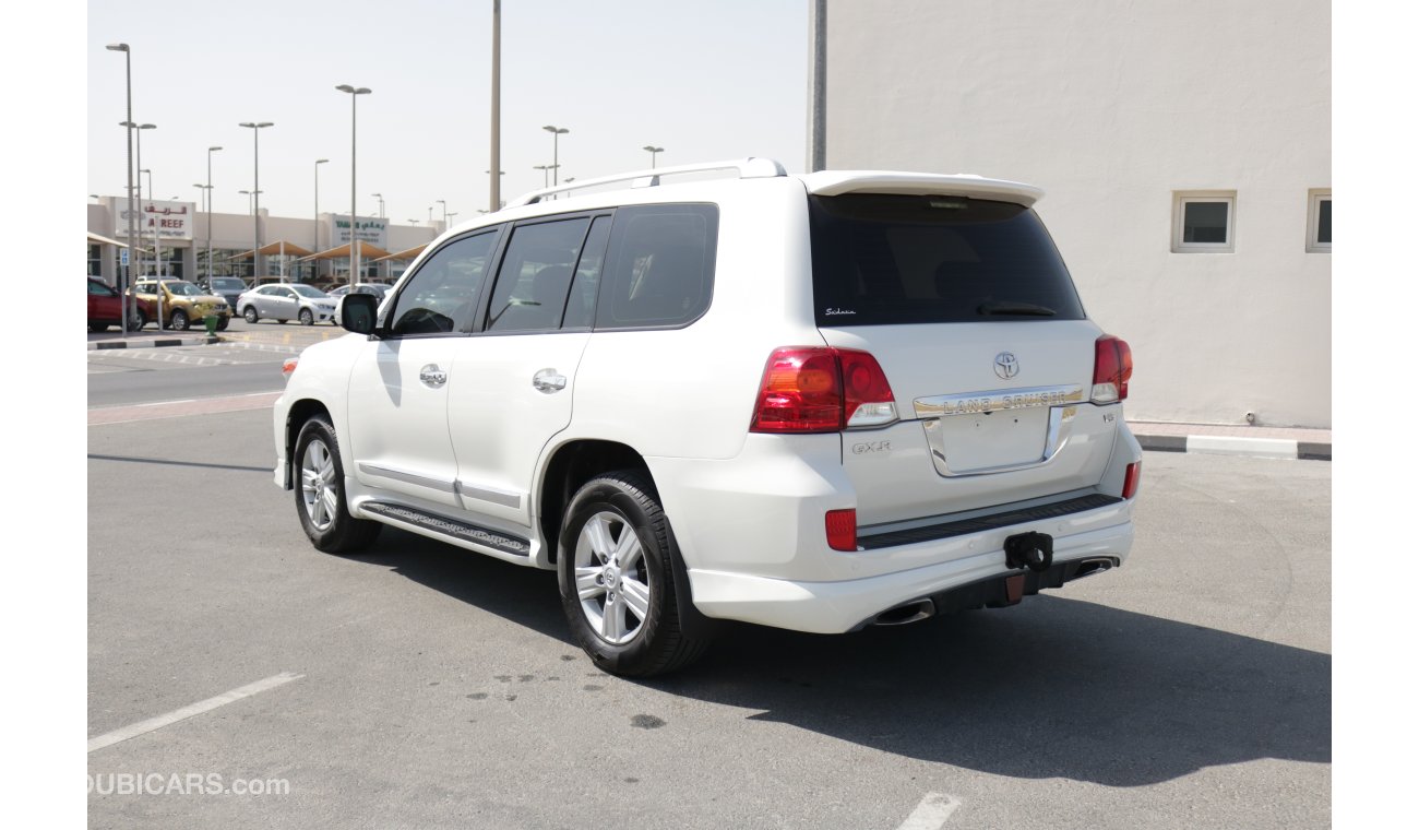 تويوتا لاند كروزر GXR V6 FULL OPTION WITH SUNROOF IN EXCELLENT CONDITION WITH GCC SPEC