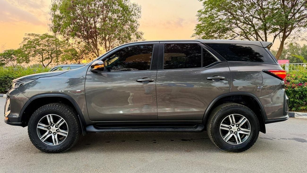 تويوتا فورتونر LEGENDER BODY KIT INSTALLED | LEATHER SEATS | PARKING SENSORS | 2.8L | AUTO | POWER WINDOWS