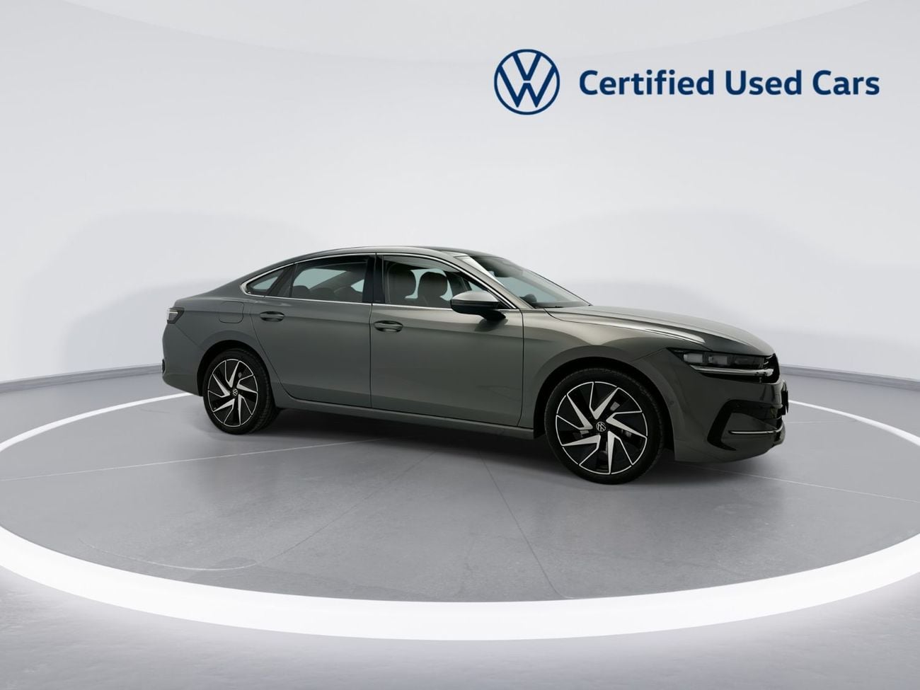 Volkswagen Passat HIGHLINE 2.0L | Turbocharged Engine | Digital Cockpit | Premium Interior | Automatic