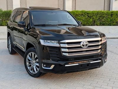 تويوتا لاند كروزر GXR سيارة مُحسّنة موديل 2025 كاملة المواصفات بمحرك V8 سعة 4.6 لتر، بحالة داخلية وخارجية ممتازة.