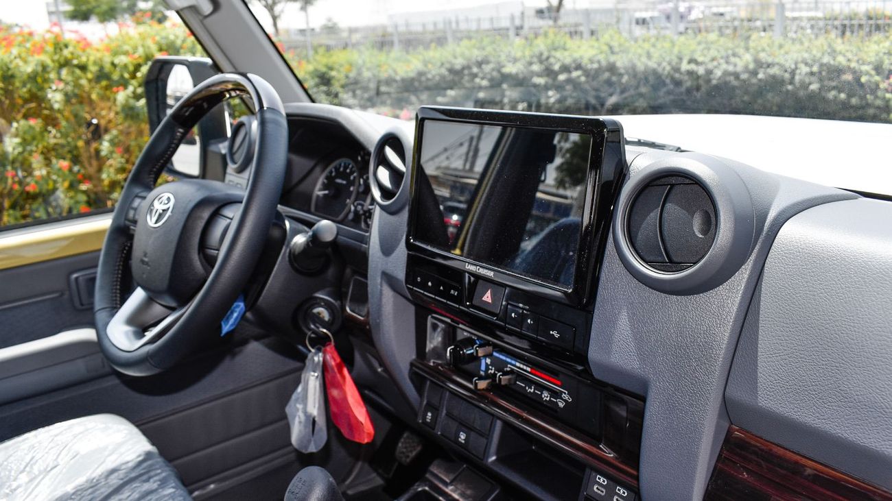 Toyota Land Cruiser 70 ECT0061 - Toyota Land Cruiser Hardtop 5 Doors - 4.0L Petrol Manual - Beige - LX