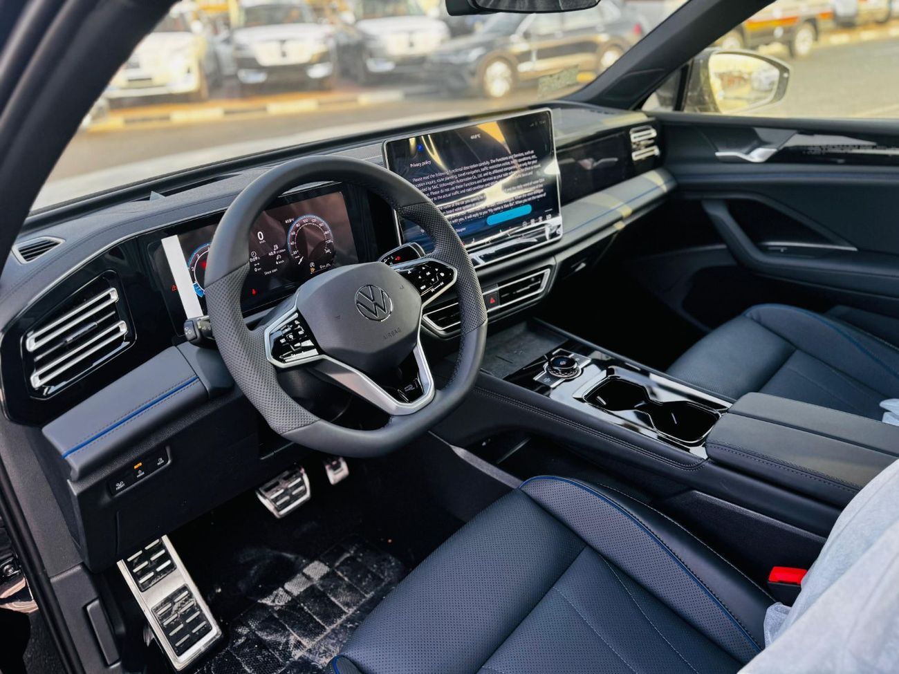 Volkswagen Tiguan Volks wagen Tigwan R line  2.0 L. Model.  2025