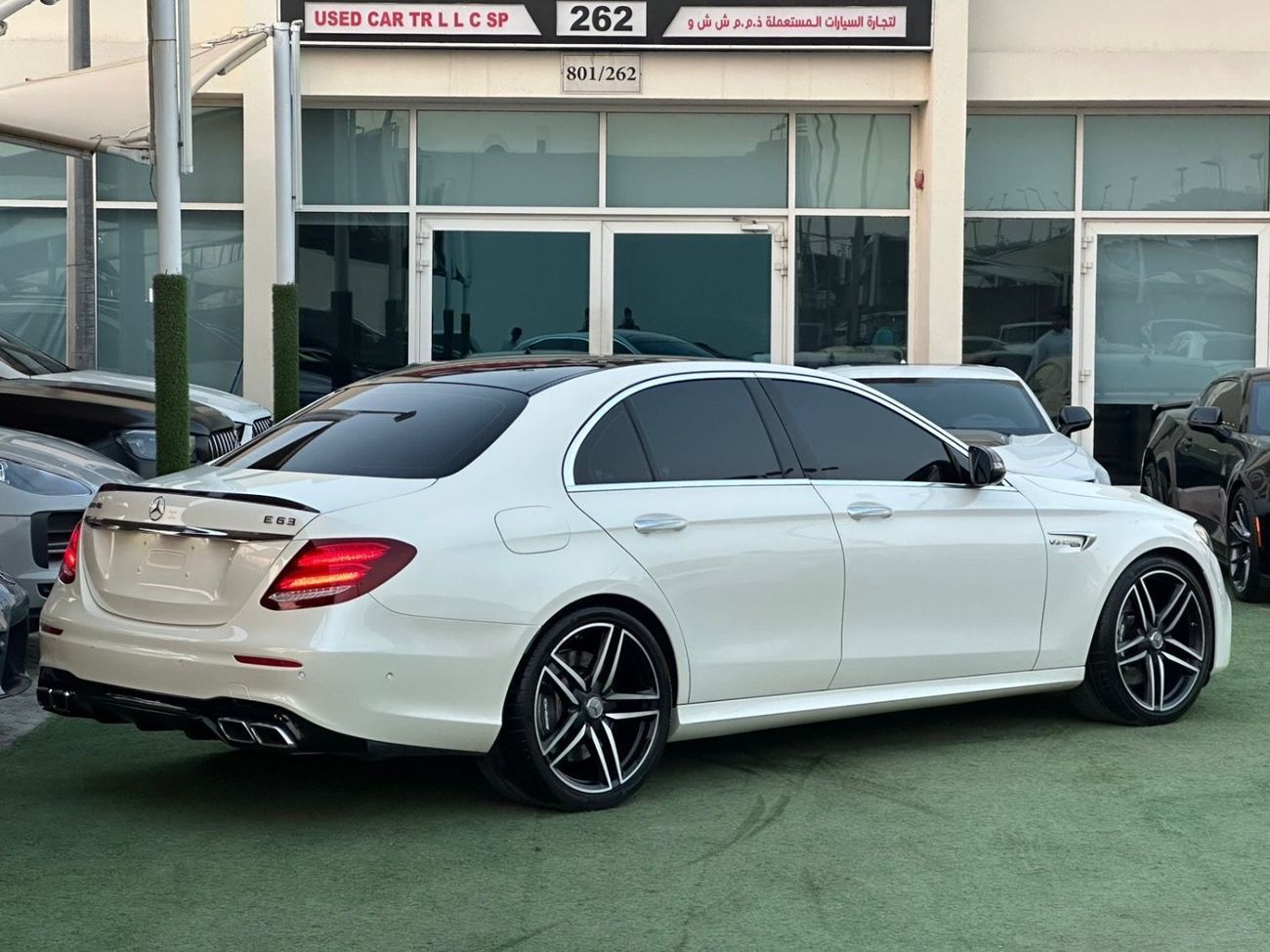 Mercedes-Benz E 63S 4MATIC+ 4.0L ‏MERCEDES BENZ AMG E63 KOREAN 2018 ‏Perfect Condition ‏5 buttons Full option ‏Full Carb