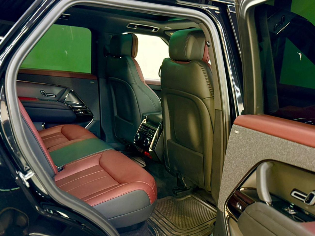 لاند روفر رينج روفر سبورت P400 DYNAMIC HSE 2024