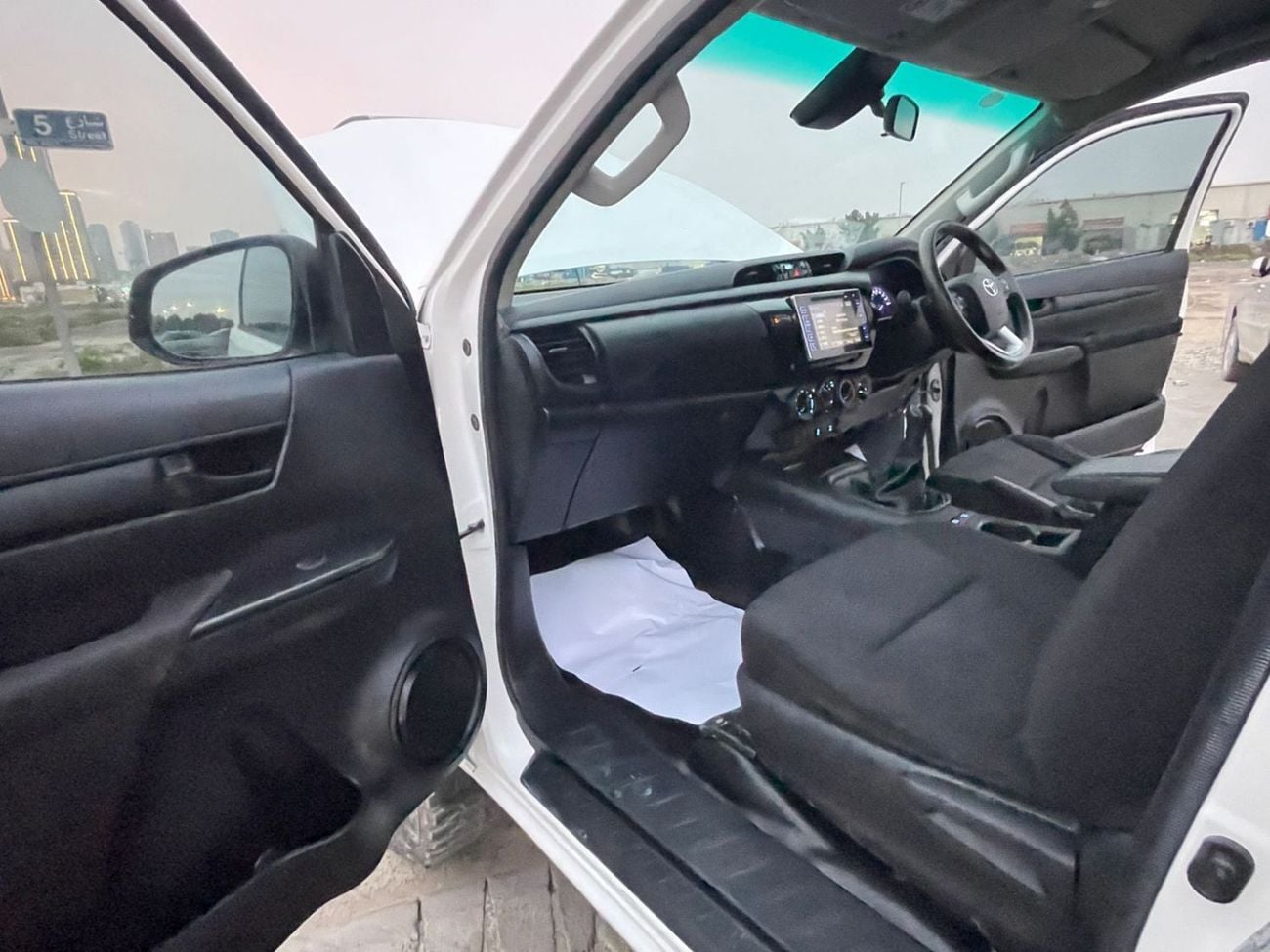 تويوتا هيلوكس DIESEL 2.8 LITER ,RIGHT HAND DRIVE ,MANUAL GEAR ,FOR EXPORT ONLY