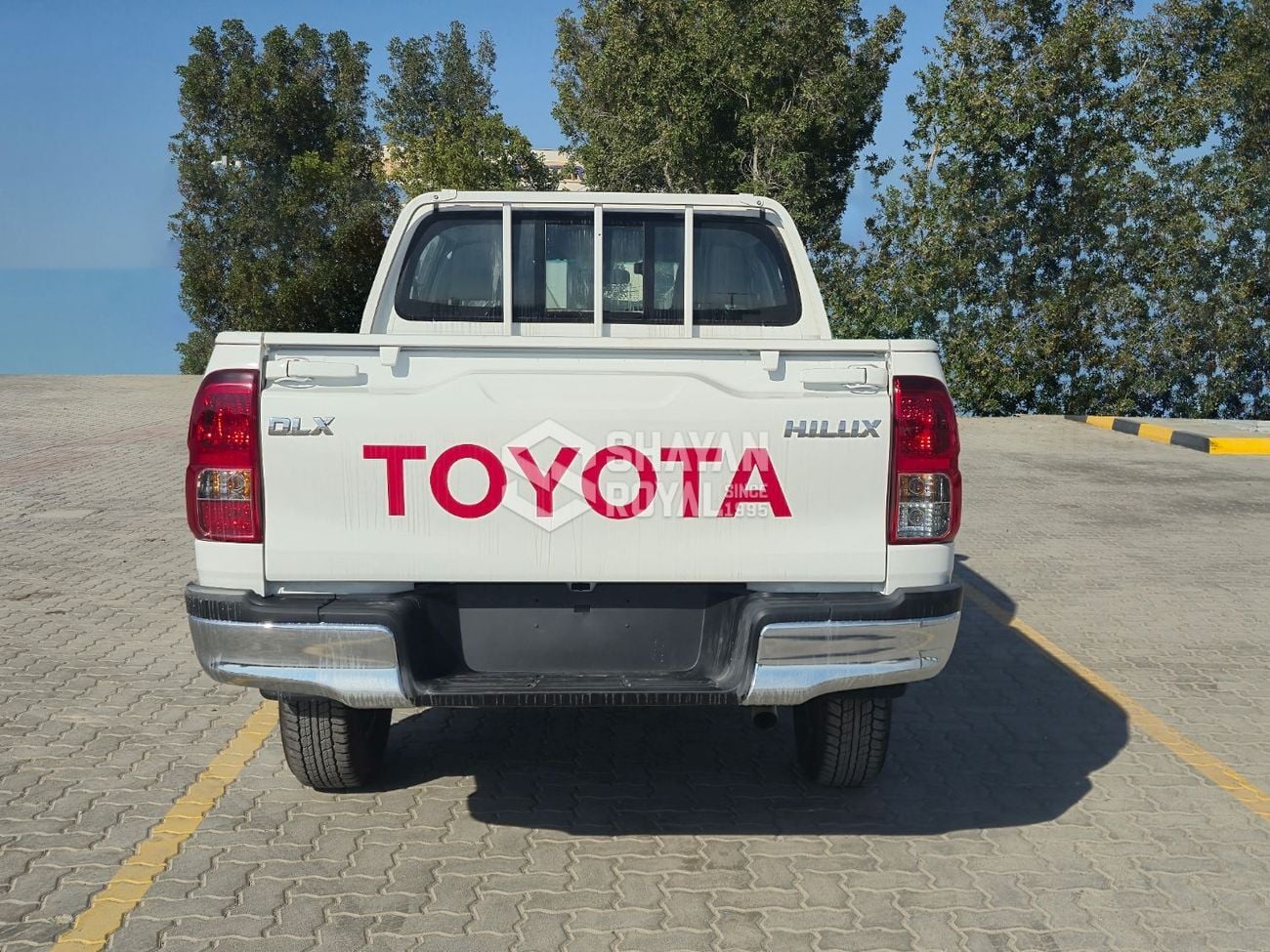 تويوتا هيلوكس DLX 2.4L DIESEL DLX-STANDARD 4WD MT DC 6-SEATS 2026MY