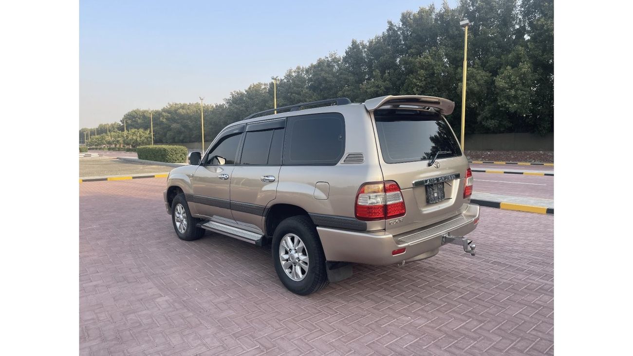 Toyota Land Cruiser TOYOTA LAND CRUISER 2006 GCC V6. 3,5  Excellent Condition   * CAR IN VERY GOOD CONDITION, BUY AND DR