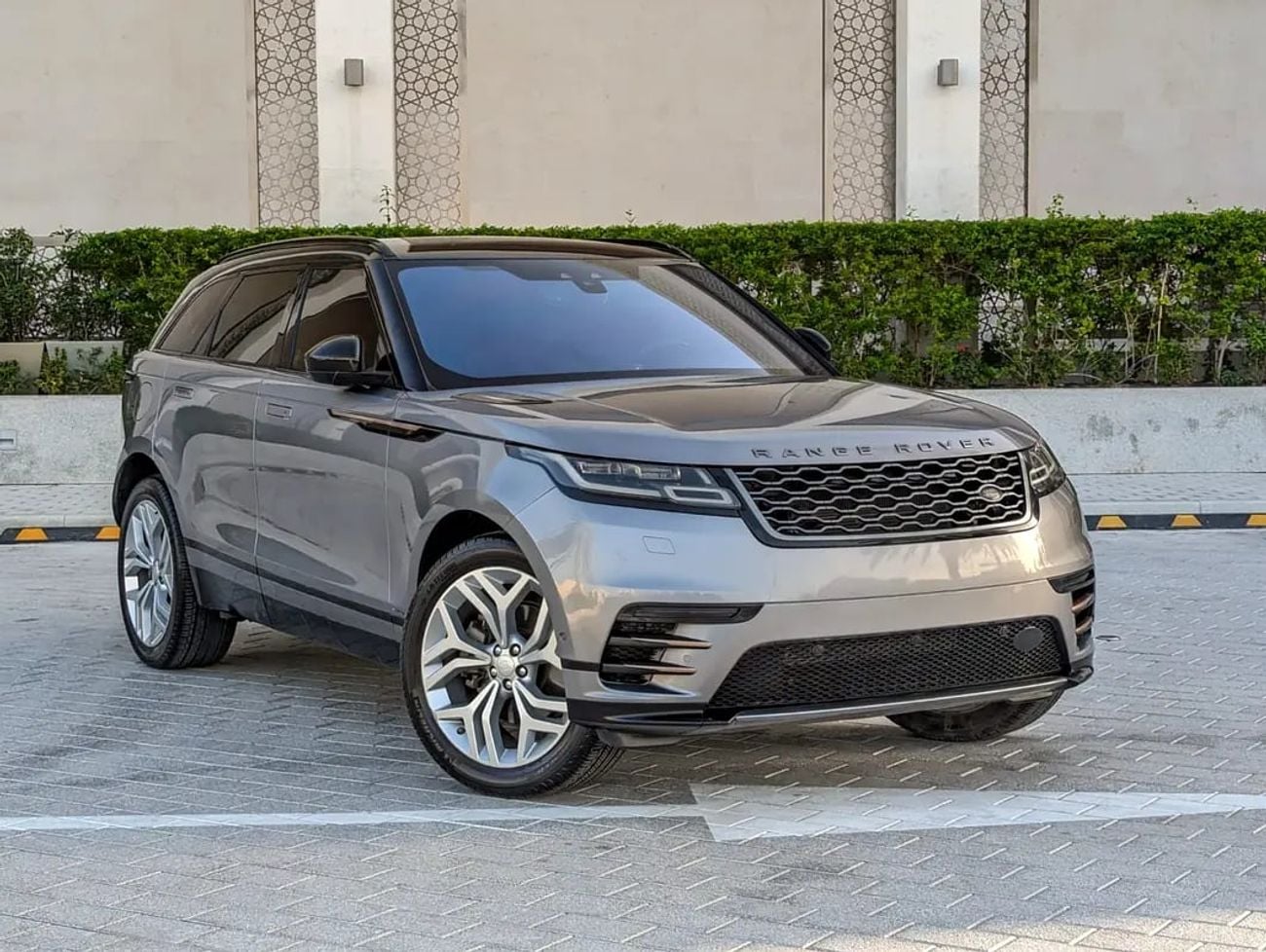 Land Rover Range Rover Velar R-DYNAMIC SE GCC IN EXCELLENT CONDITION