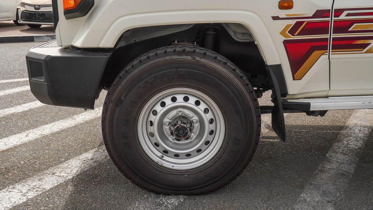 Toyota Land Cruiser Pick Up 4.0L V6 Single Cabin M/T