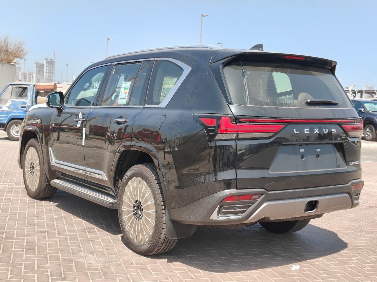 Lexus LX 600 Lexus LX 600 VIP 3.5L LX 600 VIP 2025 Black