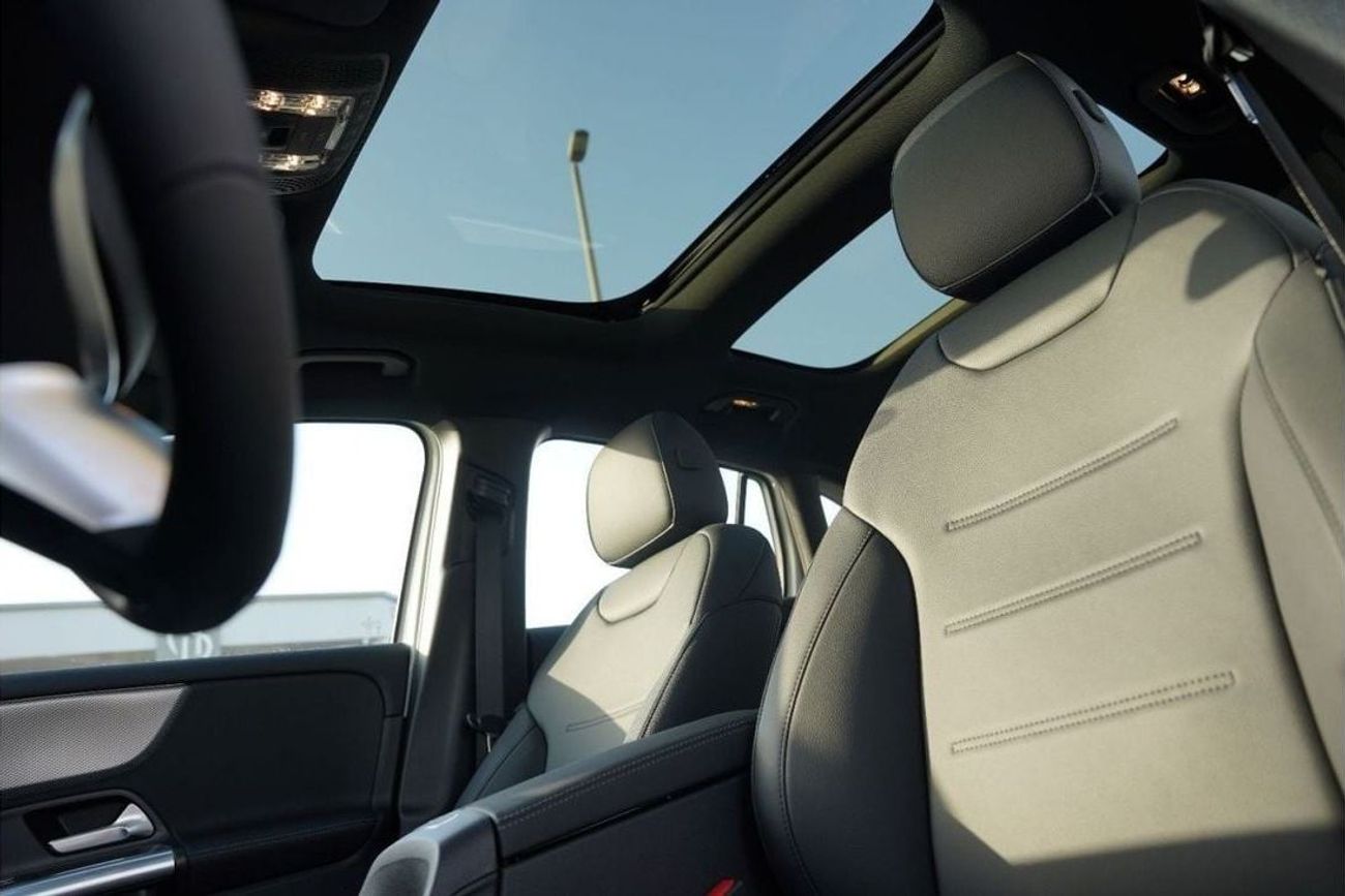 مرسيدس بنز GLA 200 2025 Mercedes-Benz Gla200 1.3 L with 360 Camera and ambient lighting