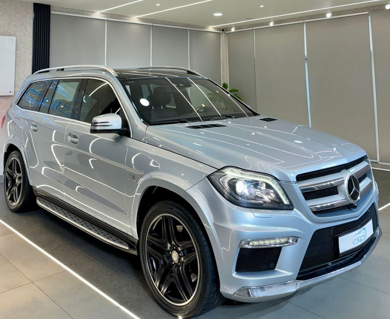 Mercedes-Benz GL 500 Std 4.7L AMG MERCEDES GL500 V8 || GCC || ACCIDENT FREE || AMAZING CONDITION II FULLY LOADED || LOW M