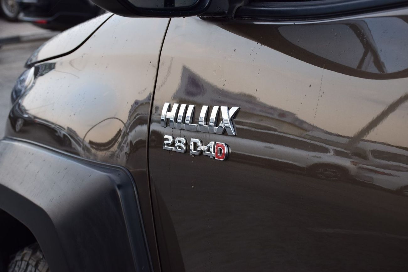 تويوتا هيلوكس 4X4 Diesel 2.8L (Right Hand)