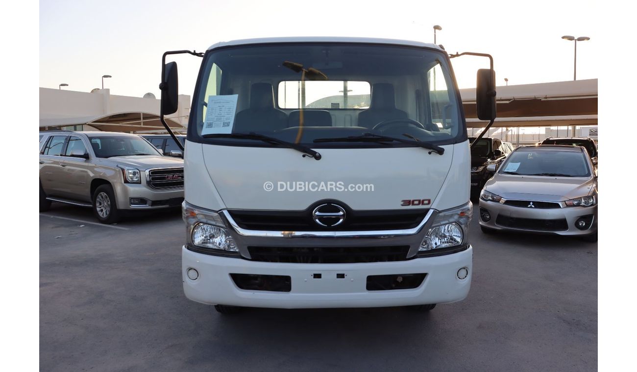 Hino 700 Hino 300 714