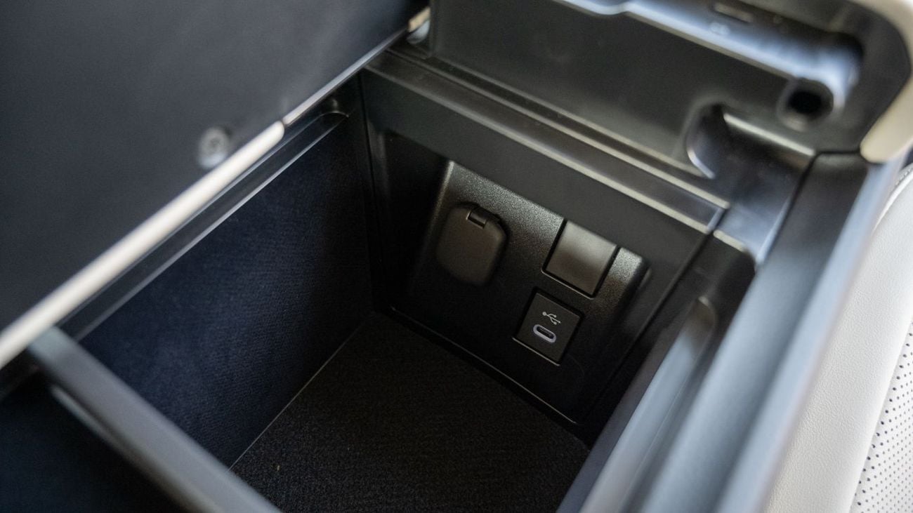 Toyota Crown TOYOTA CROWN 2.5 MID HEV -2026YM