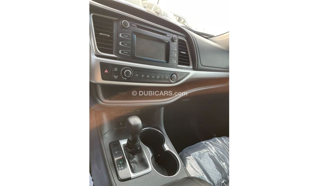 Toyota Highlander 2019 Toyota Highlander LE+ 3.5L V6 4x4 - /